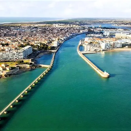 度假居 Tanchet House 莱萨布勒-多洛讷